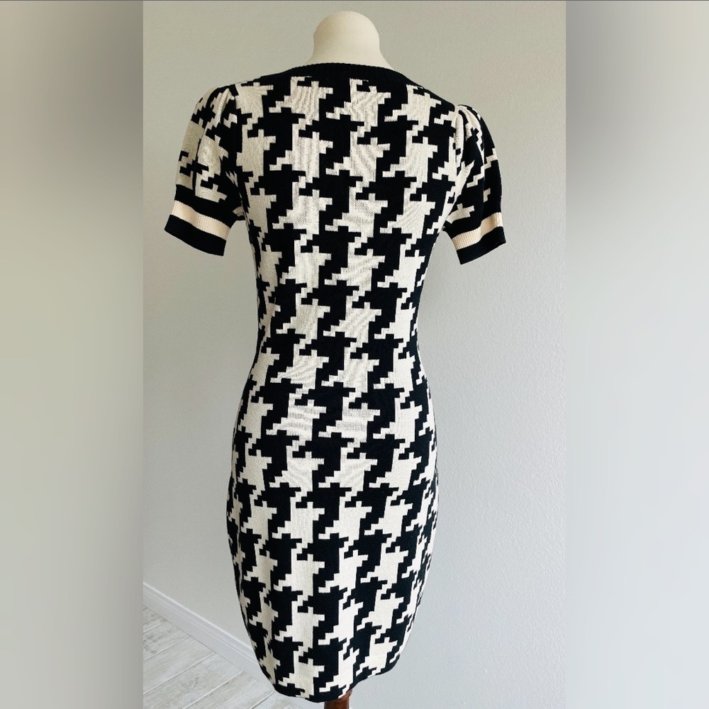 Betsey Johnson black and white midi dress. Size M - Picture 3 of 6